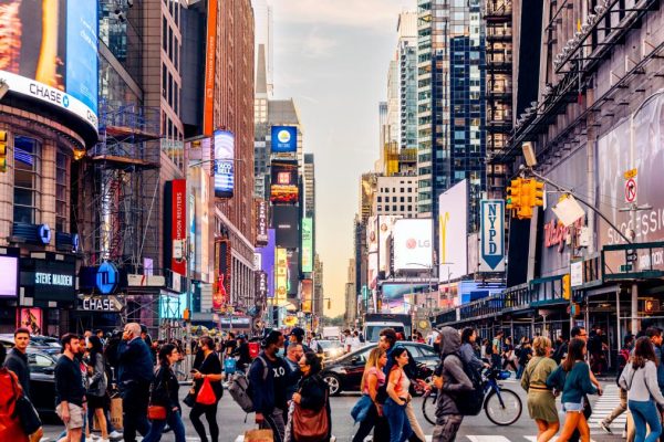 Shooting in the middle of Times Square hours after the Knicks party: no injuries, but one minor detained