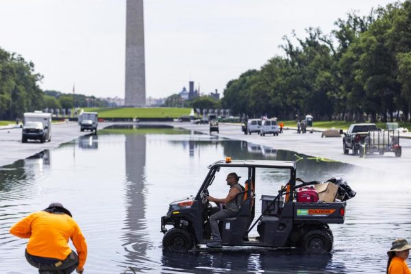 Ten days after its grand premiere, Trump's reflecting pool no longer reflects the water