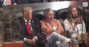 Trump whistled at the NBA Finals... and caught sleeping during the game