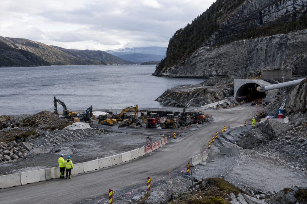 Construção de túnel marítimo. Crédito: Foto AI