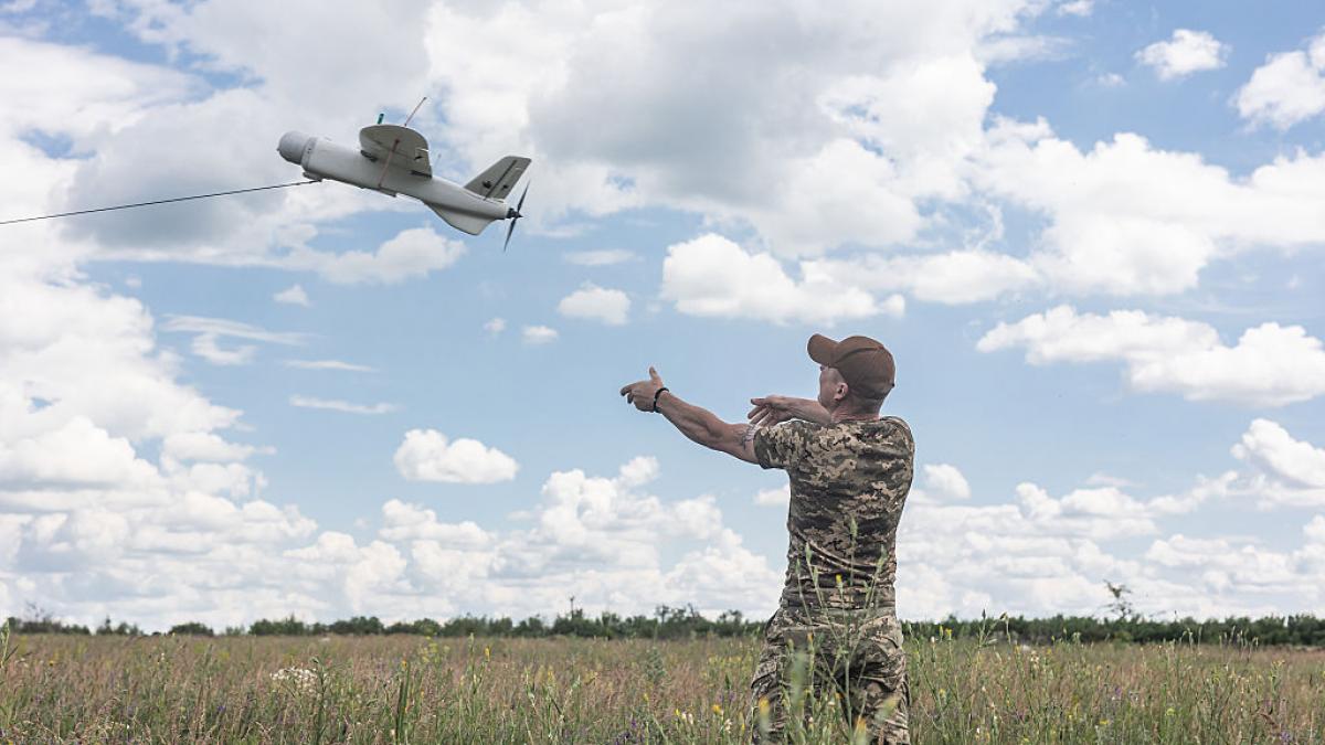 Ukraine launches a 'logistical blockade' against the Russian army: new medium-range drones hit 300 kilometers from the front and have quadrupled the destruction of Russian warehouses and supply routes