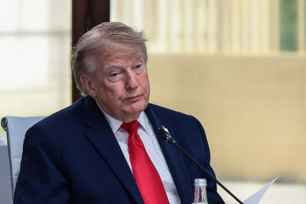 The United States threatens Iran to "end it by military means" after a day of intense mutual attacks
