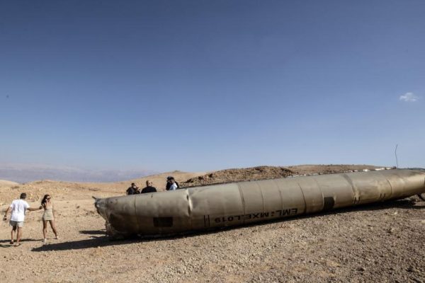 The US claims to have intercepted Iranian missiles and drones and responds with an attack on a strategic island