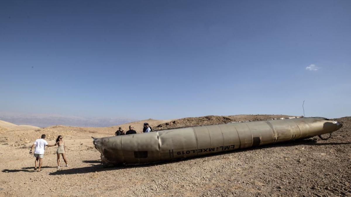 The US claims to have intercepted Iranian missiles and drones and responds with an attack on a strategic island