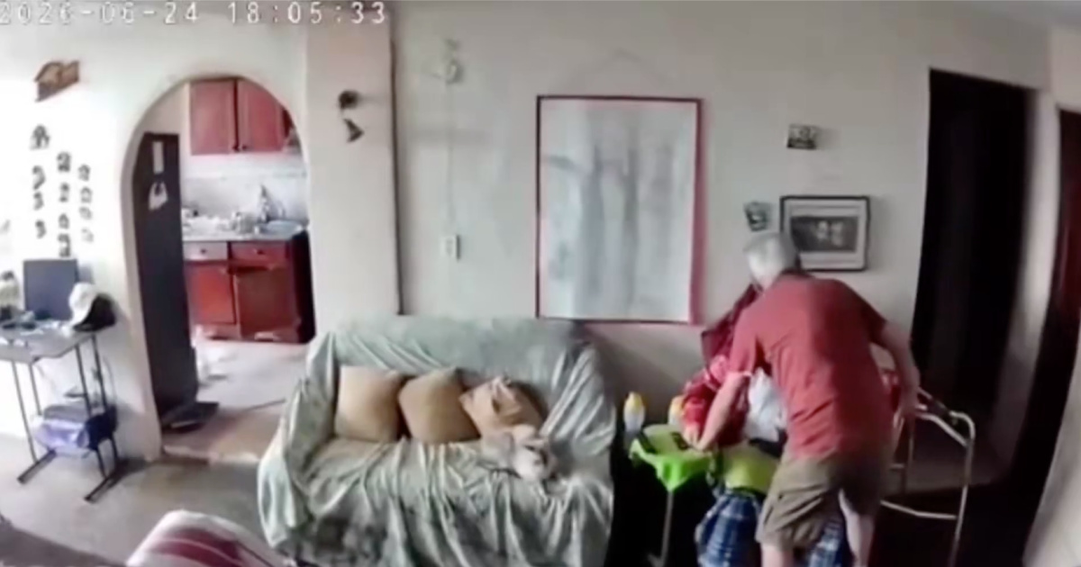 Emotional video shows elderly man protecting his wife during earthquake in Venezuela