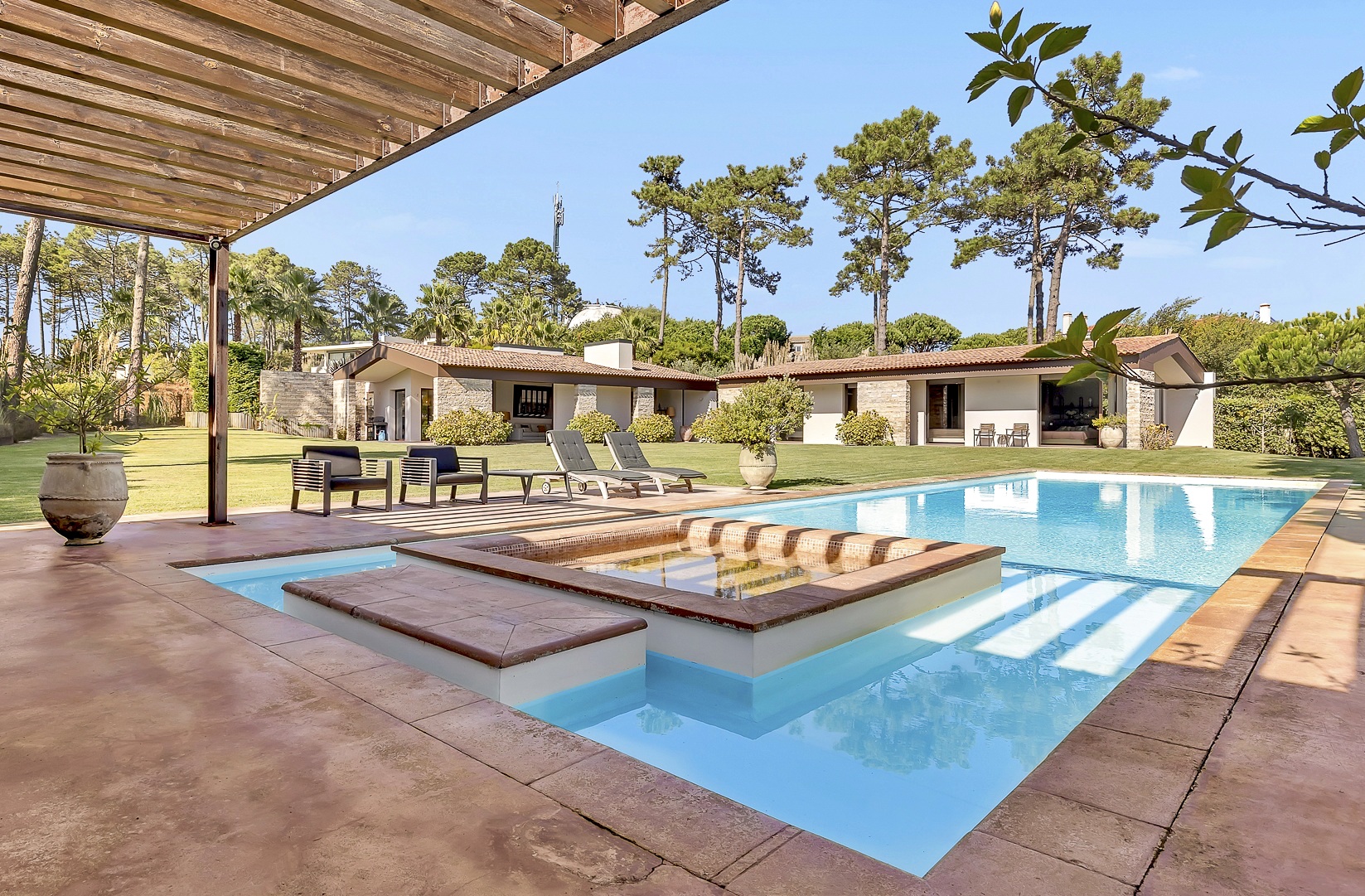 Algarve leads demand for second homes in Portugal