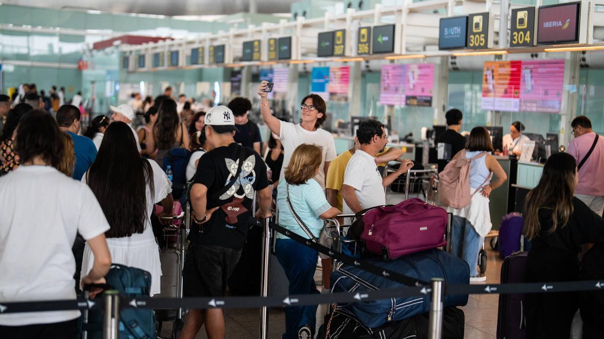 Airports and airlines ask to be able to suspend the EU's digitalized border control in the face of the collapse it generates