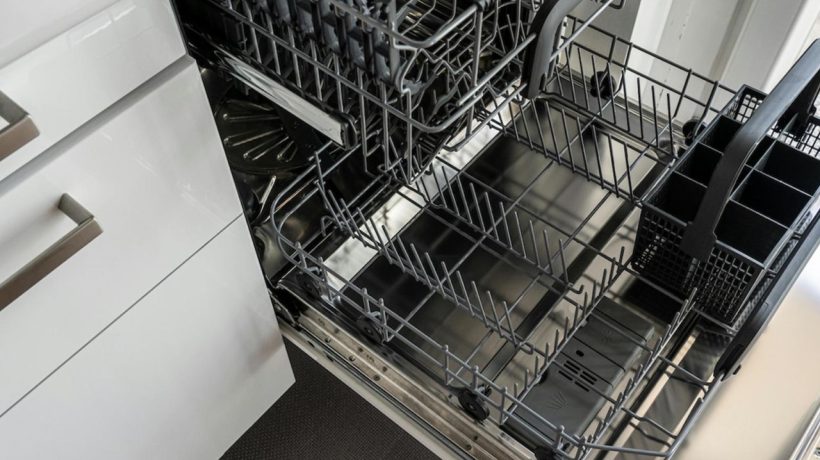 Cleaning at home Dishwasher without deposits and unpleasant smell? Here are the rules for cleaning your dishwasher so that it works flawlessly