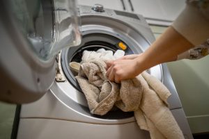 Ways to wash Two tablespoons of this and you can say goodbye to smelly and stiff towels. Turczyna taught me this method of washing towels and I always use it. Washing towels using home methods