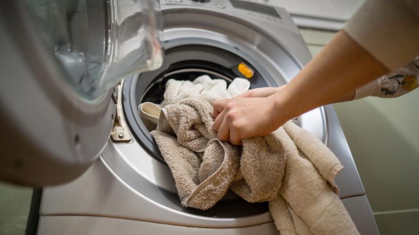 Ways to wash Two tablespoons of this and you can say goodbye to smelly and stiff towels. Turczyna taught me this method of washing towels and I always use it. Washing towels using home methods