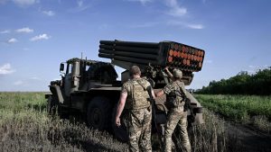 A Spanish technology deployed in Ukraine converts Soviet rockets from the 1960s into weapons of almost millimeter precision in the midst of electronic warfare